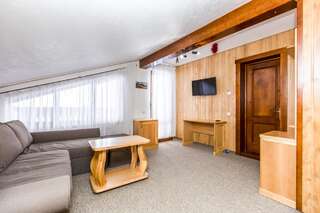 Отель ATAVA family house Яремче Двухместный номер Делюкс с 1 кроватью и террасой-1