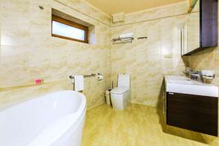 Отель ATAVA family house Яремче Апартаменты с 3 спальнями-3