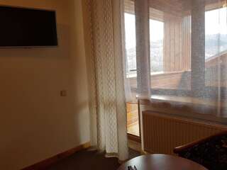 Отель ATAVA family house Яремче Улучшенный двухместный номер с 1 кроватью и террасой-6
