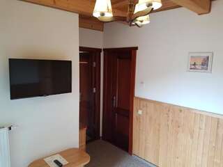 Отель ATAVA family house Яремче Большой двухместный номер с 1 кроватью-6